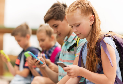 אינסטוש וטיקטוק (צילום: שאטרסטוק)