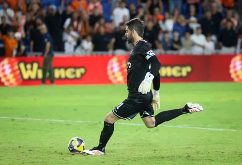 לויטה היה זה שהדף פנדלים, וגם כבש את שער הניצחון (צילום: קובי אליהו)