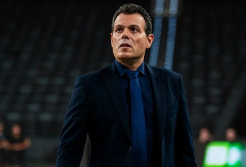 דימיטריס איטודיס, מאמן הפועל תל אביב (צילום: אתר רשמי, הפועל "IBI" תל אביב)