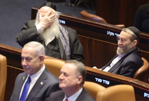 ההח"כים משה גפני ויצחק גולדקנפף בפתיחת מושב החורף של הכנסת (צילום: מארק ישראל סלם)