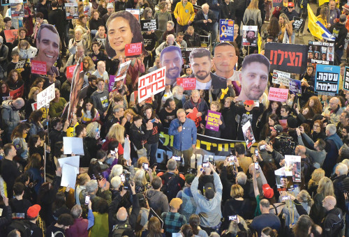 כיכר החטופים (צילום: אבשלום ששוני)