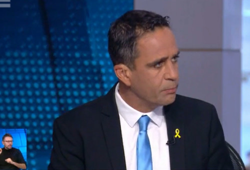 אלמוג בוקר (צילום: צילום מסך קשת 12)