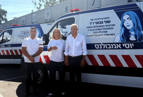 טקס חנוכת אמבולנסים של "יוסי אמבולנס" לזכר נרצחי "אמבולנס המוות" בנובה (צילום: יח"צ)