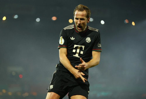 הארי קיין שחקן באיירן מינכן חוגג שער (צילום: רויטרס)