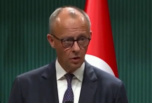 קנצלר גרמניה פרידריך מרץ במסיבת עיתונאים (צילום: צילום מסך לפי סעיף 27א)