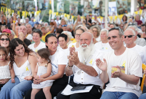 עמרי מירן, דני מירן, לישי מירן בכיכר החטופים (צילום: אלון גלבוע)