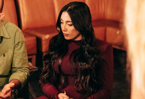 יובל רפאל רגע לפני העלייה לבמה (צילום: יחצ)