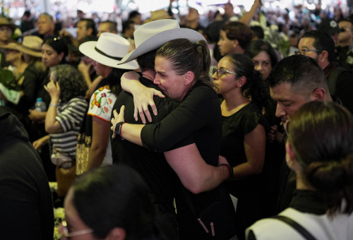 הלוויית ראש עיריית אורופן (צילום: רויטרס)