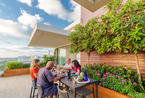 מרפסת, כרכום עיצוב נוף  (צילום: אלון גרגו)