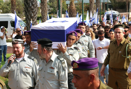 ארונו של אסף חממי ז"ל (צילום: מרק ישראל סלם)