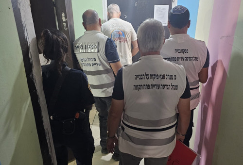 אכיפה כנגד פיצולי דירות (צילום: דוברות עיריית פתח תקווה)