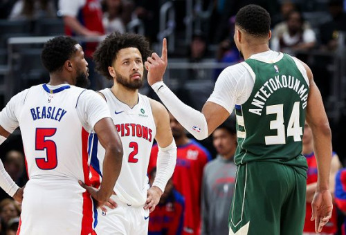 יאניס אנטטוקומפו, קייד קאנינגהאם, מאליק ביזלי (צילום: Gettyimages)