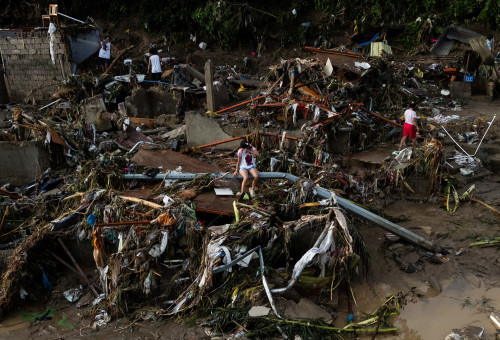 ההרס שזרע טייפון "קלמגי" (צילום: רויטרס)