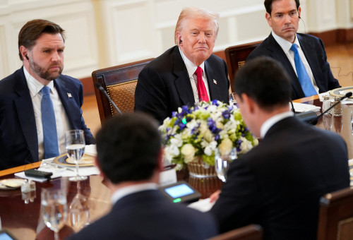 מימין מארקו רוביו לצדו של טראמפ וג'יי די ואנס  (צילום: רויטרס)