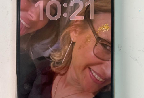 הטלפון הנייד של הפצ"רית לשעבר שנמצא בים (צילום: דוברות המשטרה)