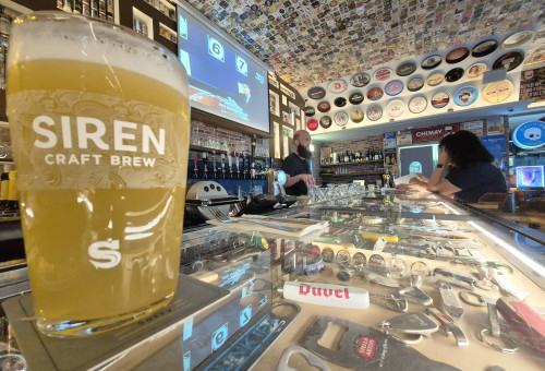 מלצר (צילום: ניר קיפניס)