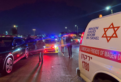 זירת הירי בגני יהושע (צילום: תיעוד מבצעי מד"א)