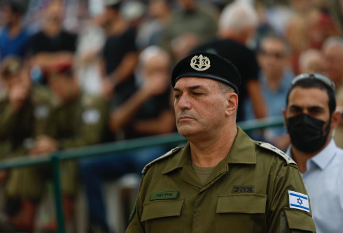 הרמטכ"ל אייל זמיר בהלווית סגן הדר גולדין  (צילום: חיים גולדברג פלאש 90)