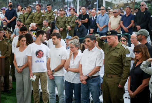 משפחת גולדין בהלווית הדר  (צילום: חיים גולדברג פלאש 90)