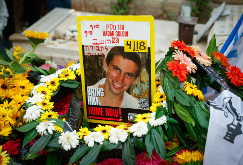 אלפים ליוו את סגן הדר גולדין בדרכו האחרונה (צילום: חיים גולדברג פלאש 90)