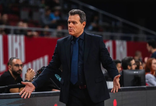 דימיטריס איטודיס, מאמן הפועל תל אביב (צילום: אתר רשמי, הפועל "IBI" תל אביב)