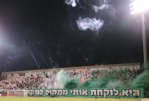 אוהדי מכבי חיפה בשבת (צילום: מאור אלקסלסי)