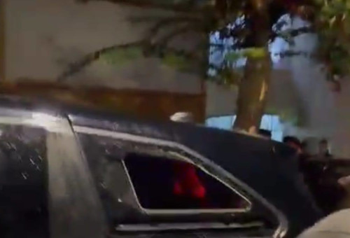 שמשתו המנופצת של ח"כ יואב בן צור בעקבות לינץ' החרדים (צילום: רשתות חברתיות, שימוש לפי סעיף 27 א')