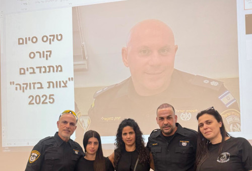רעייתו ובתו של איציק בזוקה ז"ל בטקס ההסמכה להשקת יחידת המתנדבים "כוח  (צילום: יח"צ)