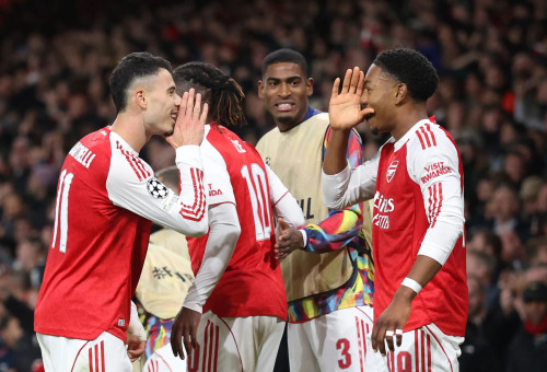 גבריאל מרטינלי לצד מיילס לואיס סקלי, ארסנל (צילום: GettyImages)