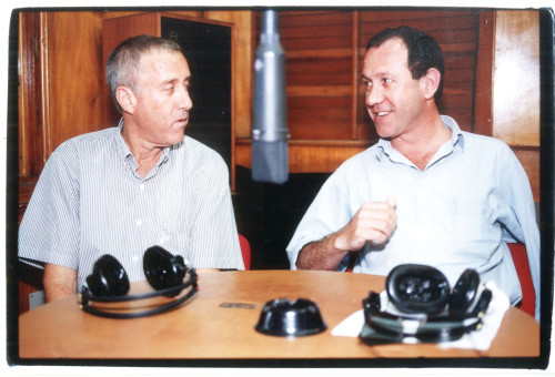 יומן הבוקר ב"קול ישראל" עם חנן קריסטל וגבי גזית, 1993 (צילום: יהונתן שאול)