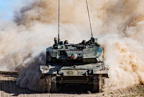 טנק קנדי מסוג Leopard 2A4  (צילום: רויטרס)