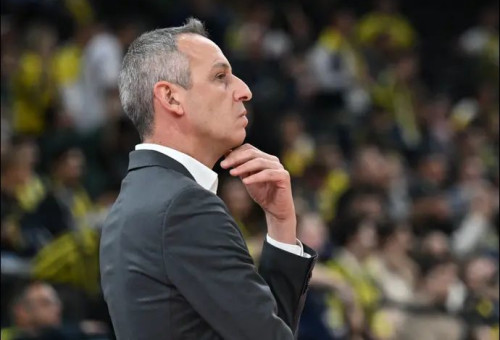 בתחתית. עודד קטש (צילום: רויטרס)