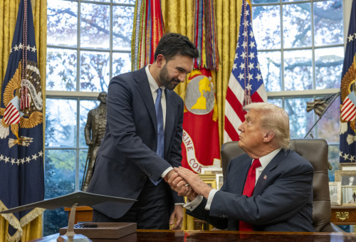 זוהרן ממדאני ודונלד טראמפ (צילום: Jim WATSON / AFP via Getty Images)