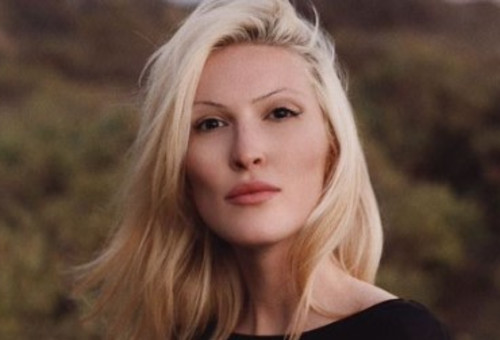 העיתונאית אוליביה נוזי (צילום: צילום מסך רשתות חברתיות)