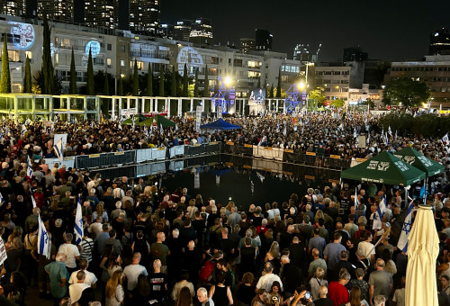 הפגנה בכיכר הבימה (צילום: אבשלום ששוני)