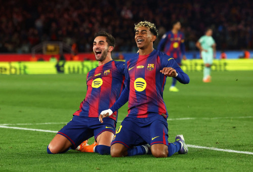 לאמין ימאל, ברצלונה, חוגג עם פראן טורס (צילום: רויטרס)