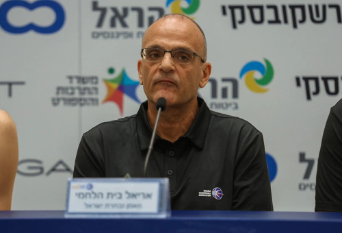מאמן נבחרת ישראל אריאל בית הלחמי (צילום: קובי אליהו)
