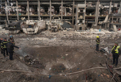 הריסות בקייב בעקבות תקיפה רוסית (צילום: רויטרס)