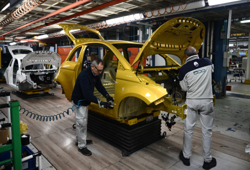 ייצור רכבים (צילום:  MARCO BERTORELLO / AFP via Getty Images)