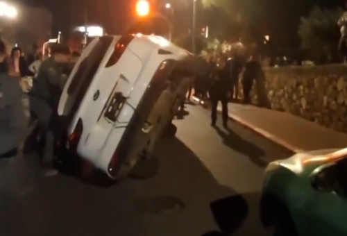 חרדים מפריעים למשטרה הצבאית ברמת גן (צילום: צילום מסך רשת X)