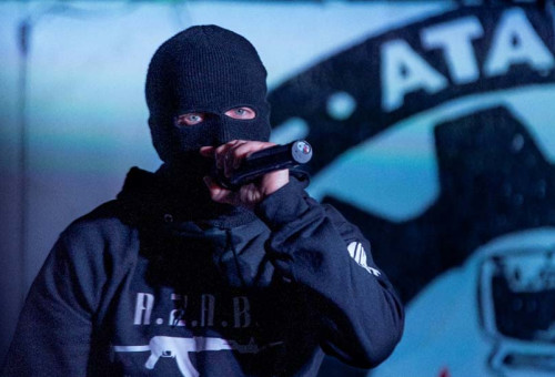 האמן הפרו-פלסטיני Mikrat (צילום: צילום מסך לפי סעיף 27א)