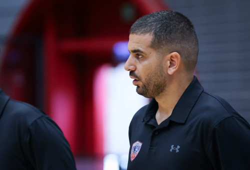 מאמן עירוני קרית אתא אלדד בנטוב (צילום: מאור אלקסלסי)