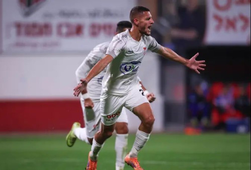 נכנס והשווה. אחמד סלמן (צילום: מאור אלקסלסי)