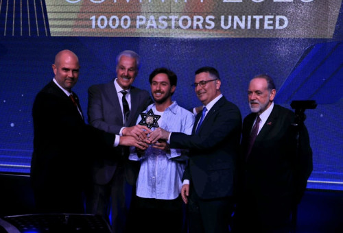 מימין: מייק האקבי, גדעון סער, עומר שם טוב, מייק אוונס ואמיר אוחנה (צילום: אלון שפיגל, משרד החוץ)