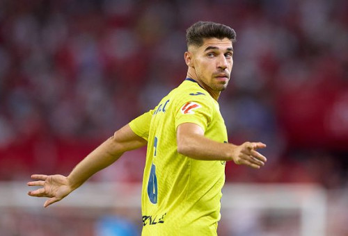 מנור סולומון במדי ויאריאל (צילום: Fran Santiago / Contributor)