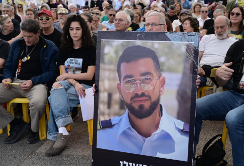 קבלת-שבת לרן גואילי בכיכר החטופים (צילום: מטה משפחות החטופים והנעדרים)
