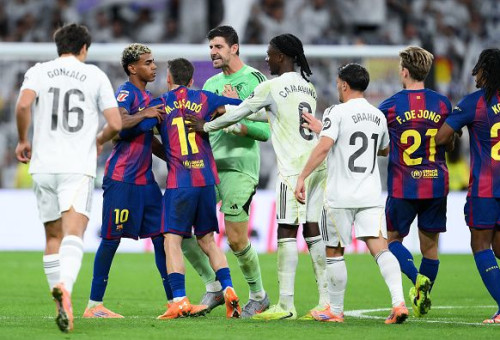 ברצלונה וריאל מדריד בעוד קלאסיקו סוער (צילום: David Ramos)