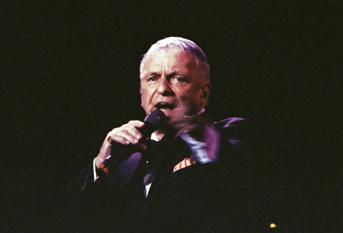 פרנק סינטרה מופיע בלונדון, 1992 (צילום: REUTERS/Dylan Martinez)