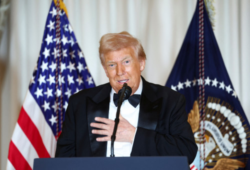 נשיא ארה"ב דונלד טראמפ מנחה את טקס חלוקת מדליות הכבוד במרכז קנדי לאומנויות (צילום: רויטרס)