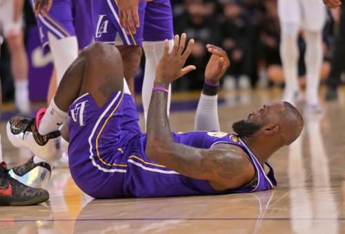 שחקן לוס אנג'לס לייקרס לברון ג'יימס (צילום: רויטרס)